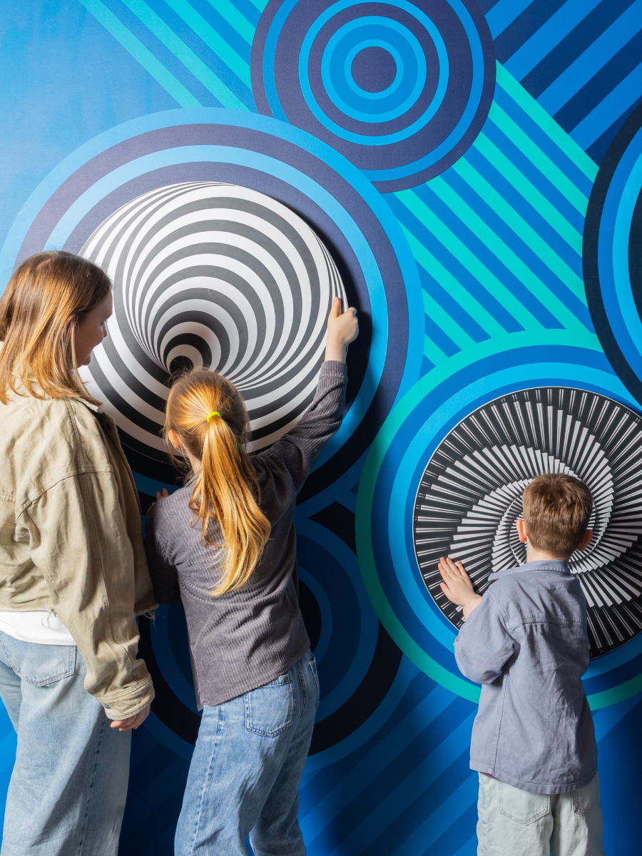 900x1200 Optical Illusions